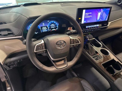 2025 Toyota Sienna Platinum