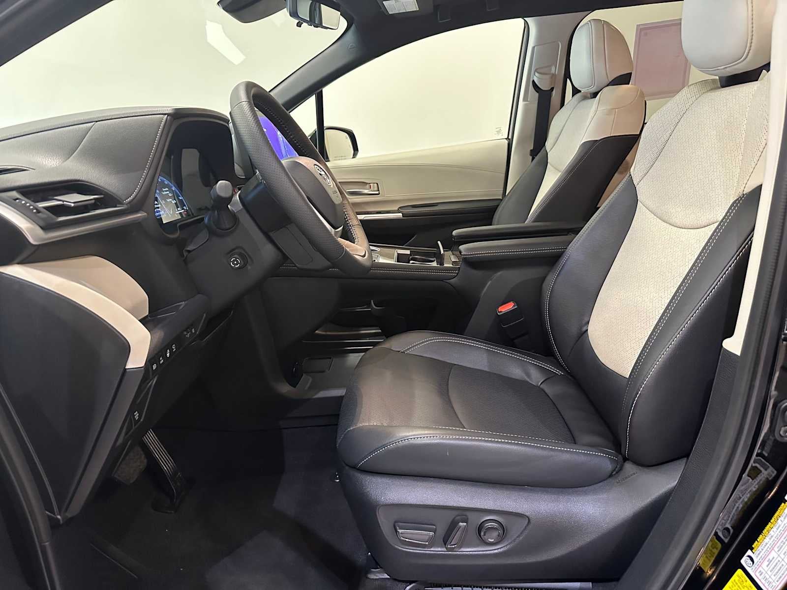 2025 Toyota Sienna Platinum