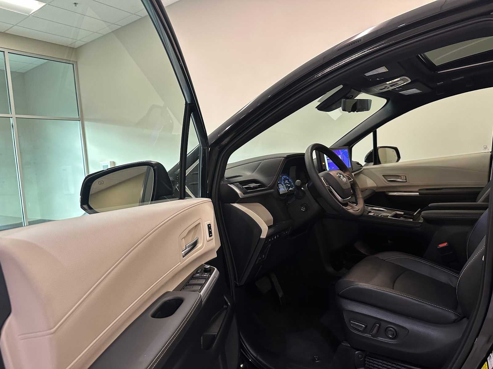 2025 Toyota Sienna Platinum