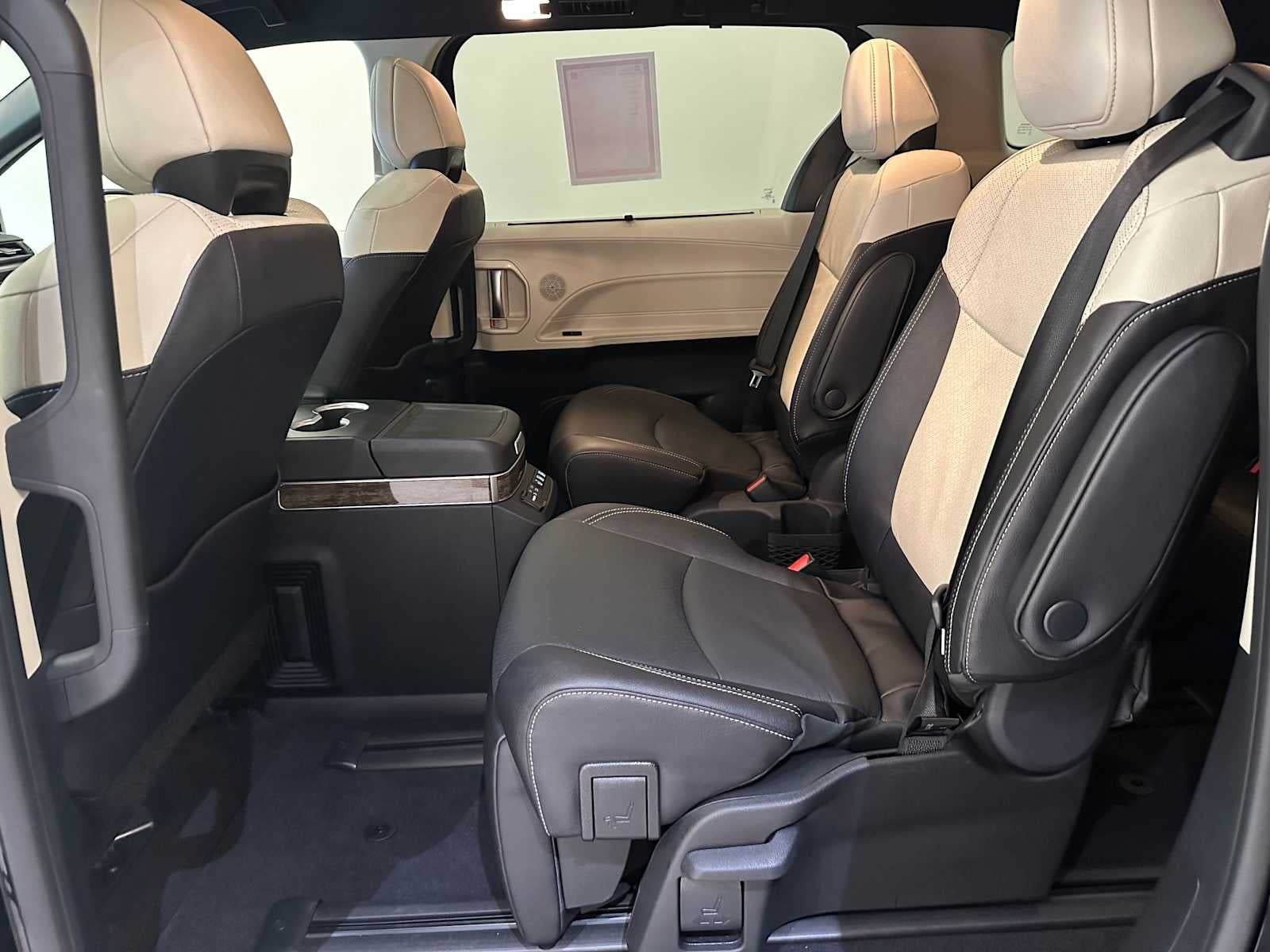 2025 Toyota Sienna Platinum