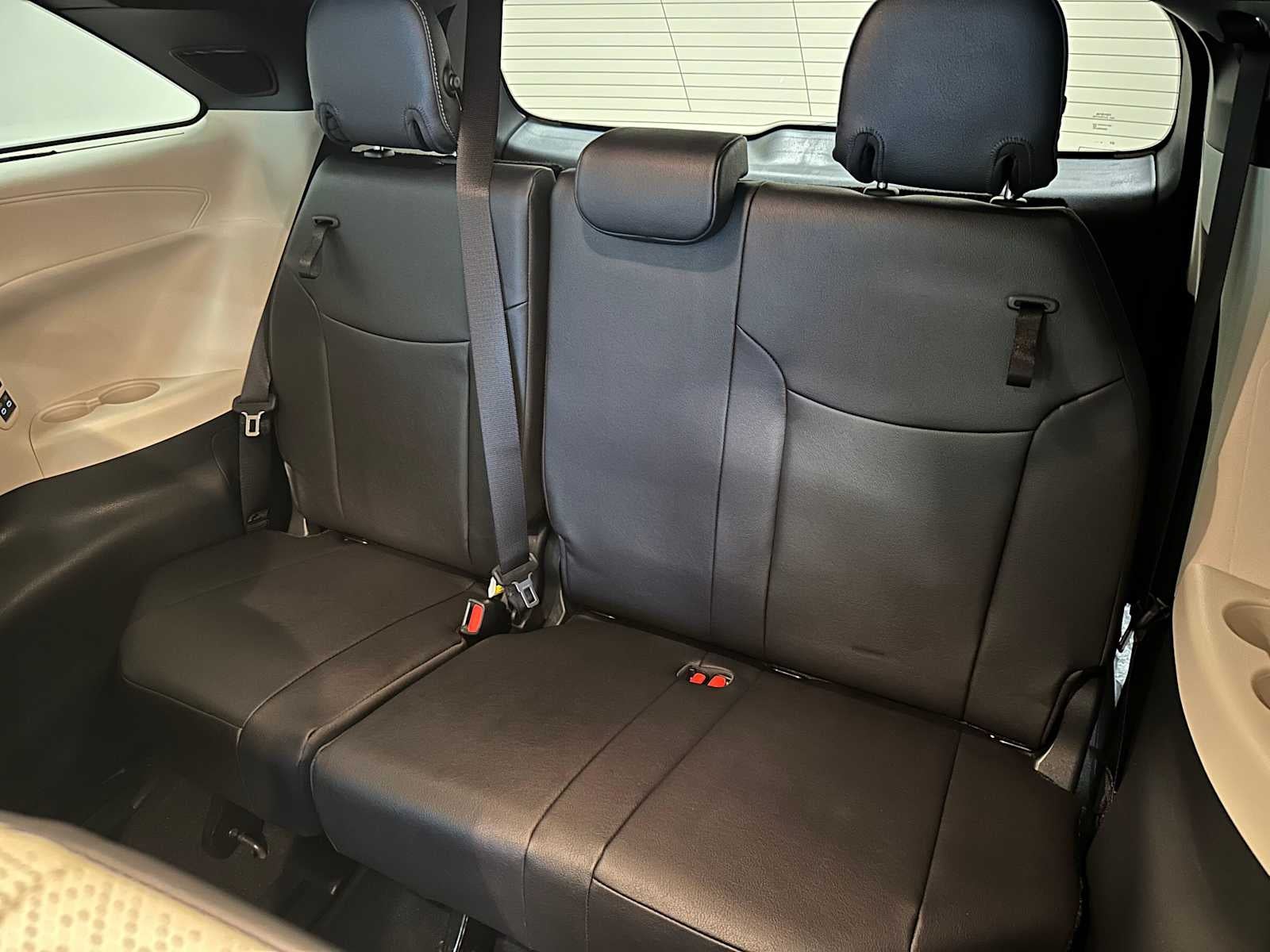 2025 Toyota Sienna Platinum