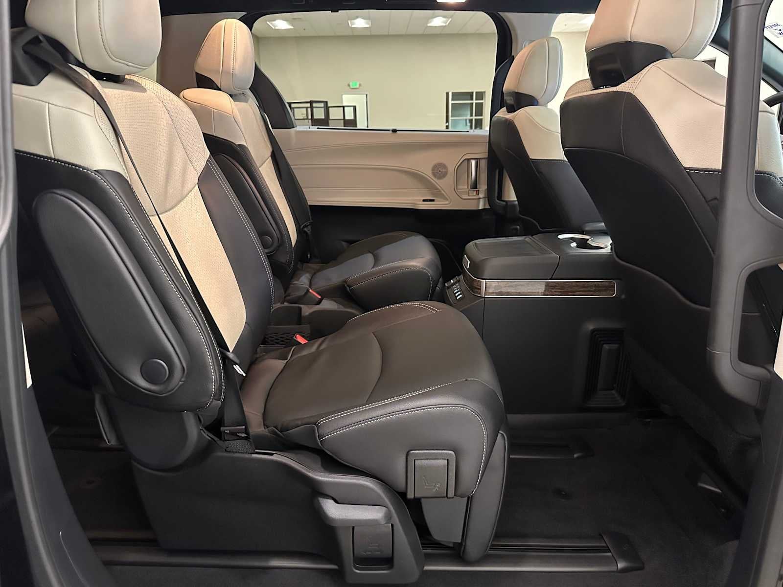 2025 Toyota Sienna Platinum