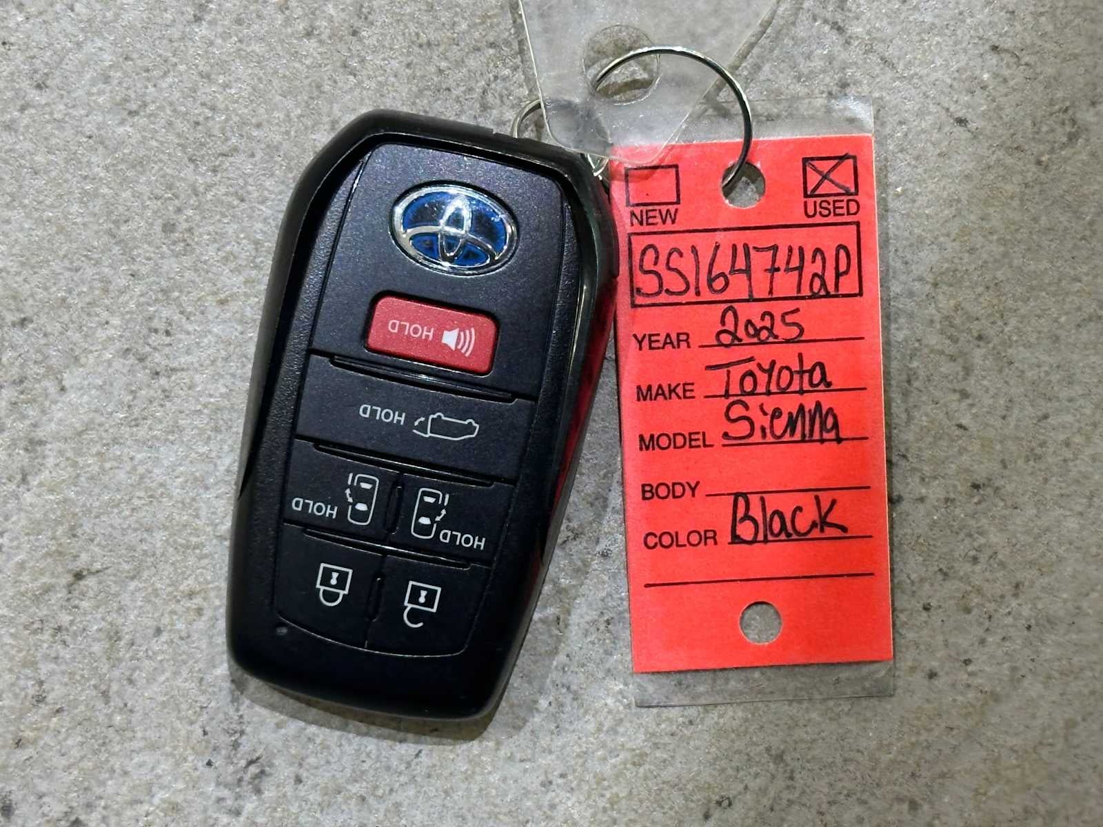 2025 Toyota Sienna Platinum