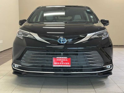 2025 Toyota Sienna Platinum