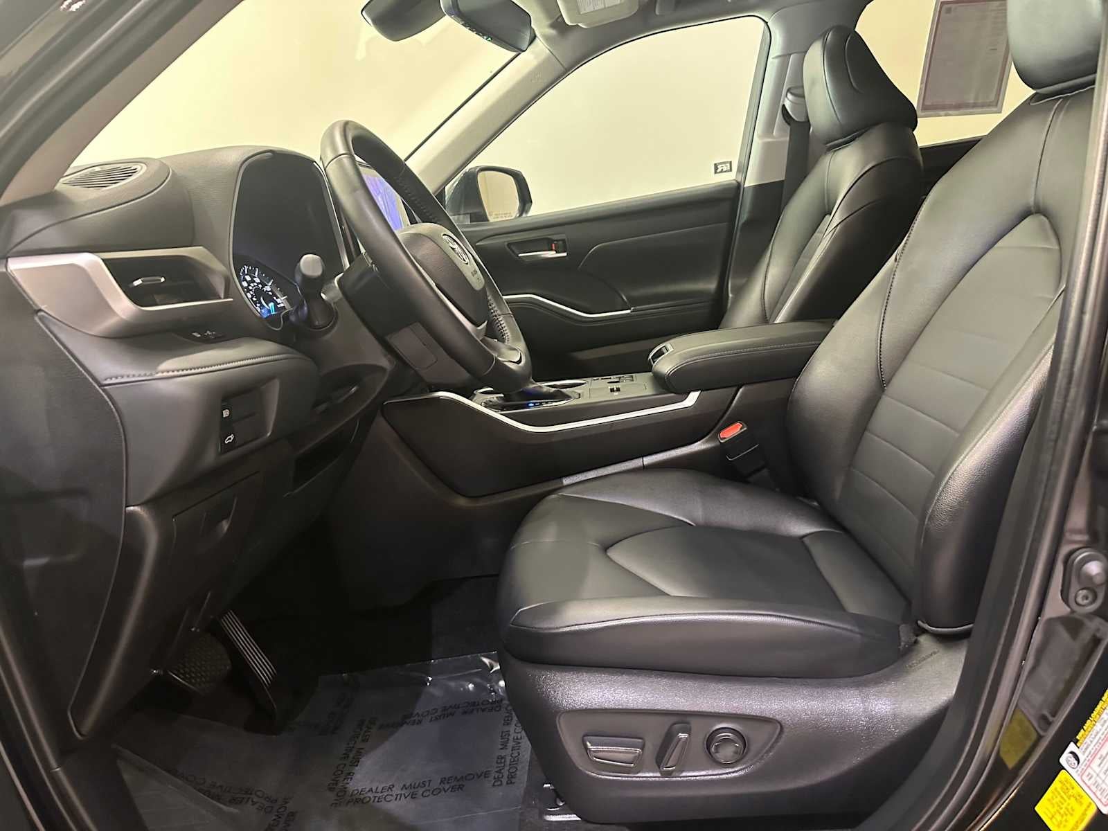 2025 Toyota Highlander Hybrid XLE