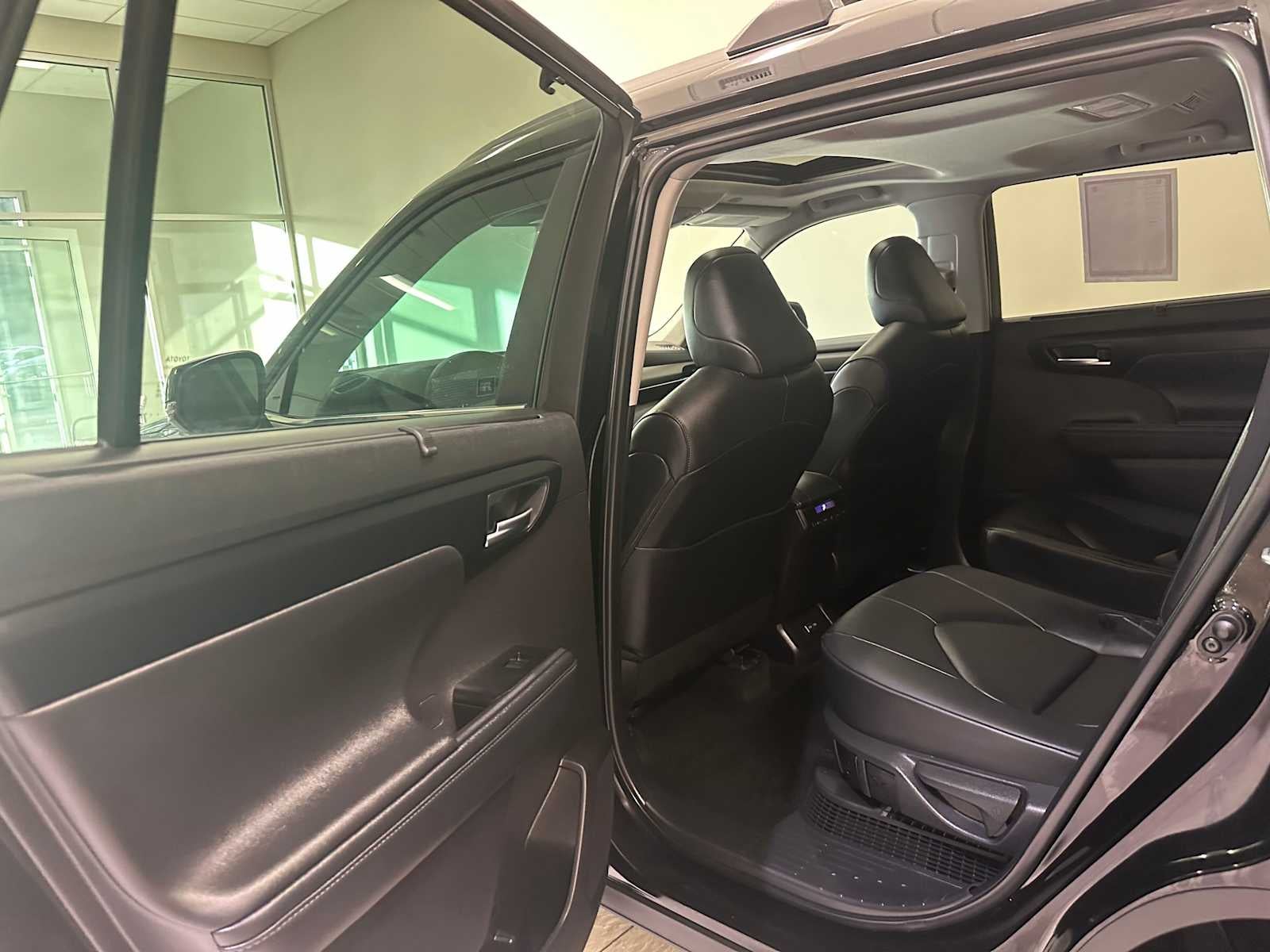 2025 Toyota Highlander Hybrid XLE