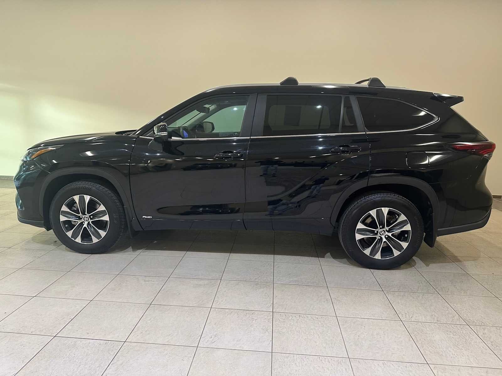 2025 Toyota Highlander Hybrid XLE