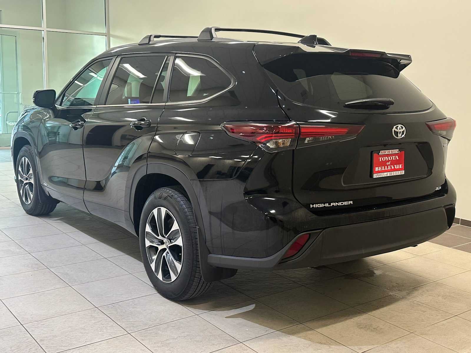 2025 Toyota Highlander Hybrid XLE