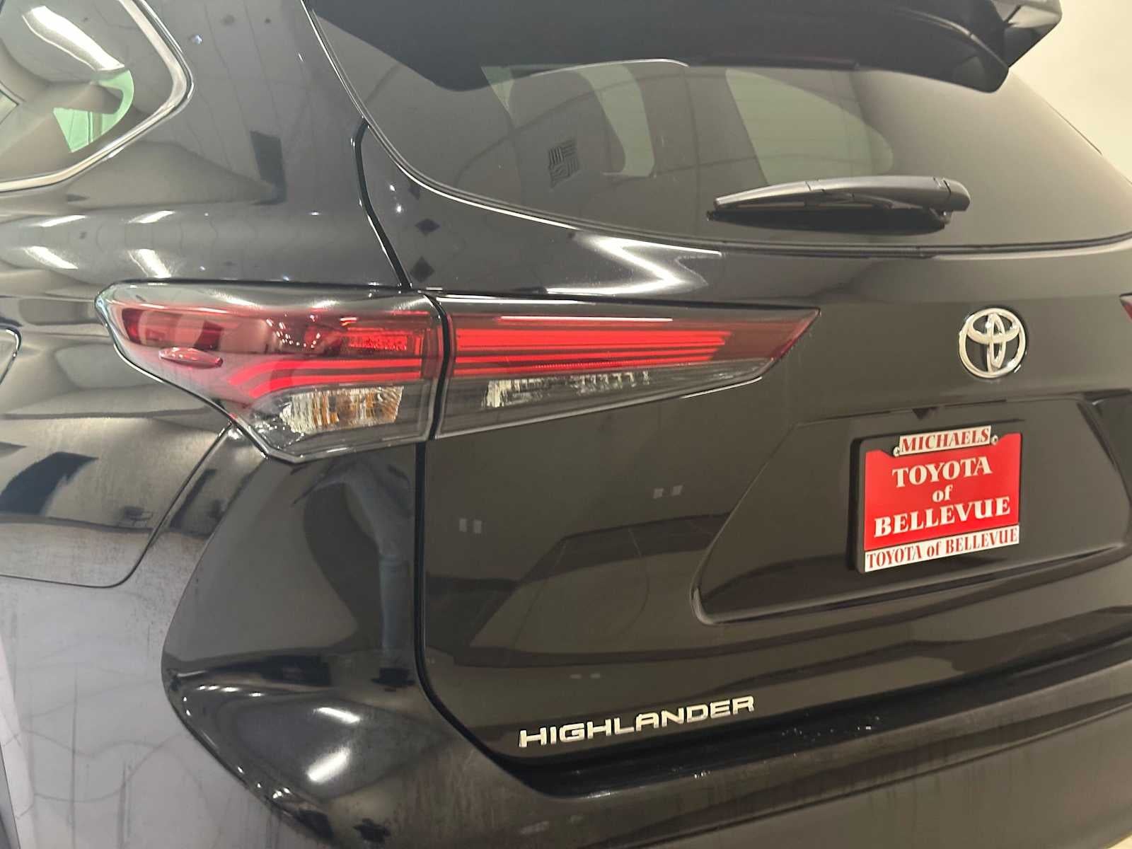 2025 Toyota Highlander Hybrid XLE
