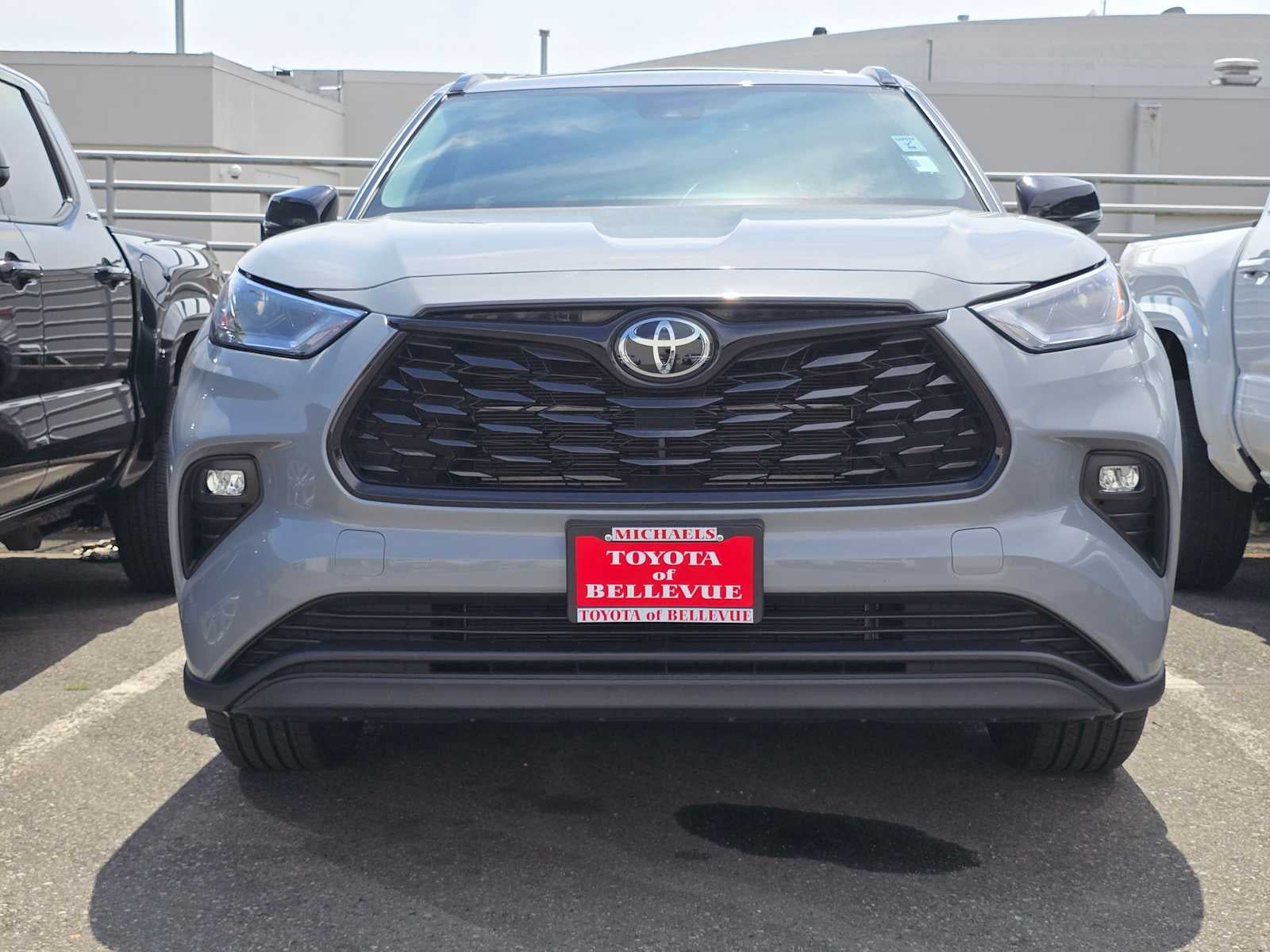 2025 Toyota Highlander Hybrid XLE Nightshade