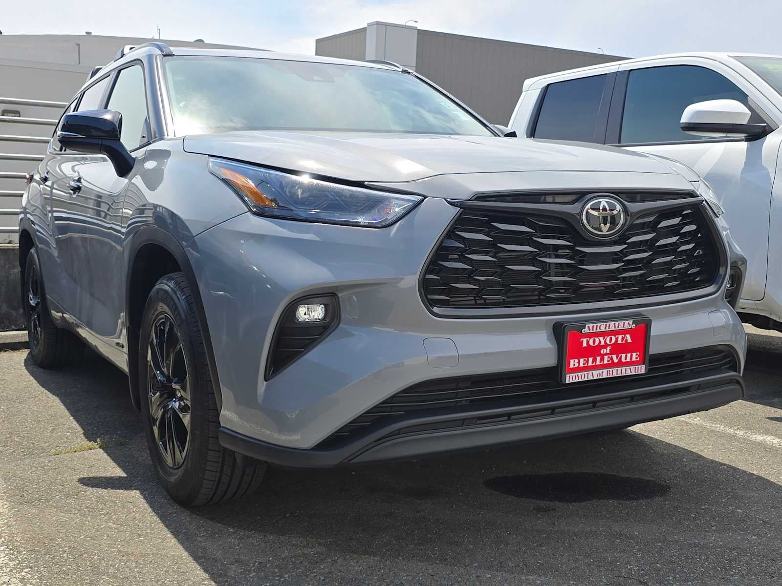 2025 Toyota Highlander Hybrid XLE Nightshade