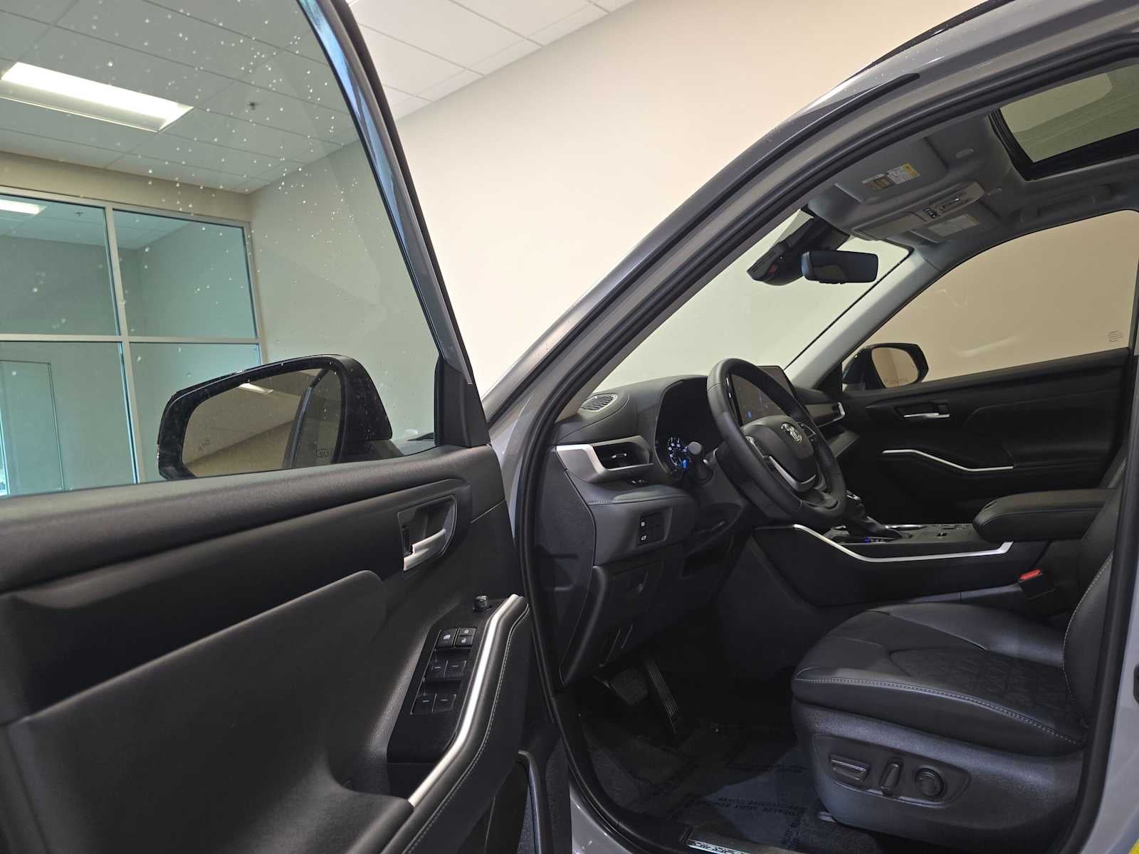 2025 Toyota Highlander Hybrid XLE Nightshade
