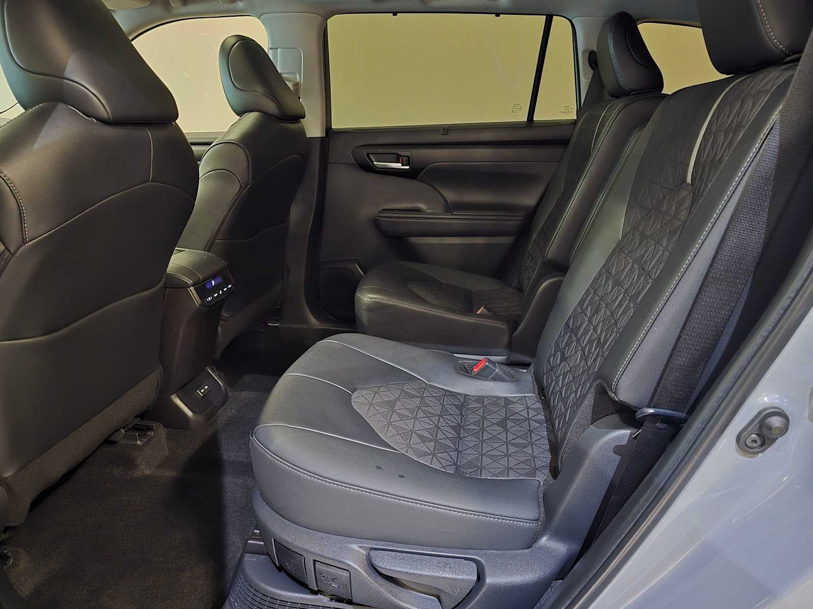 2025 Toyota Highlander Hybrid XLE Nightshade