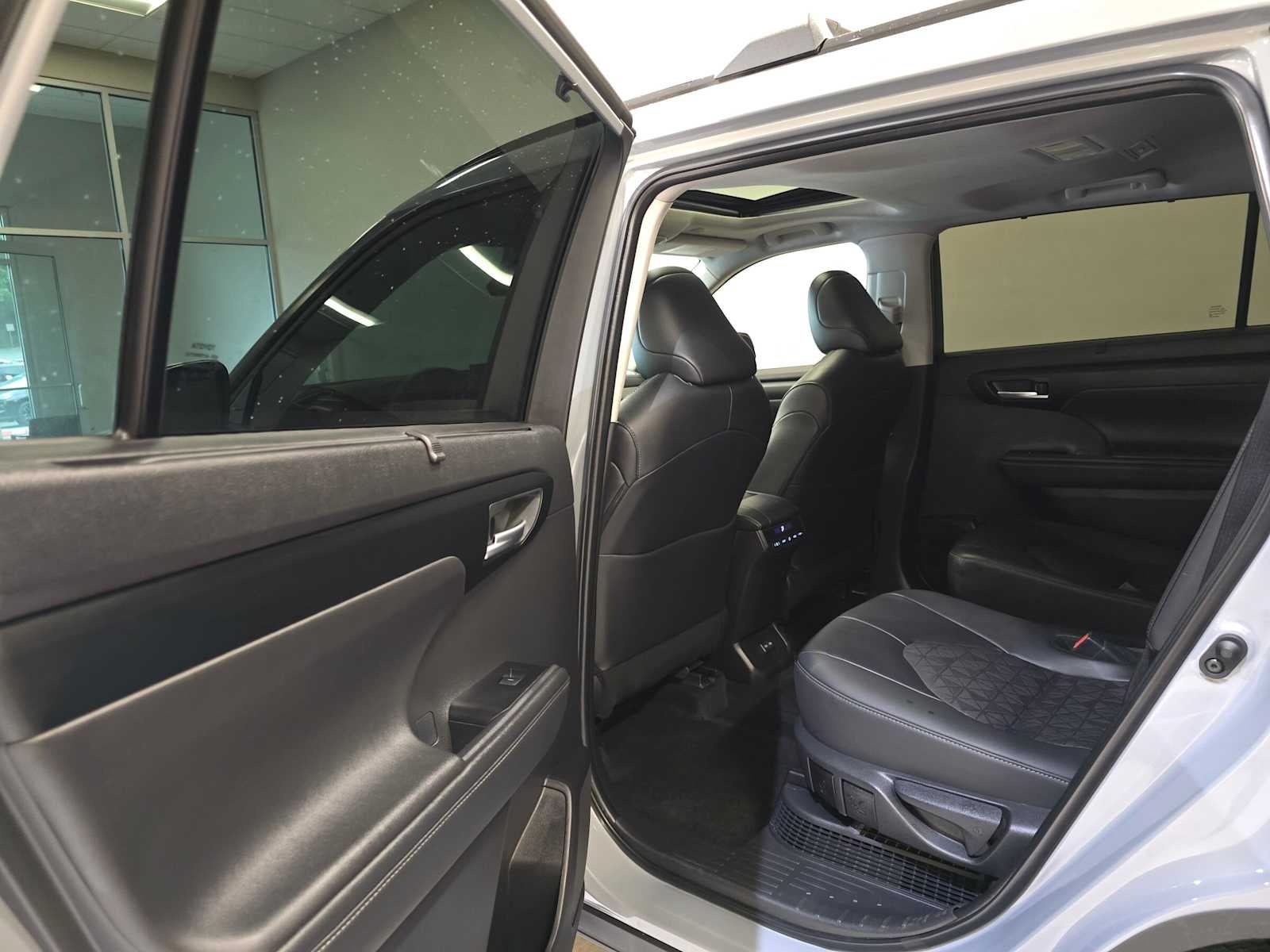 2025 Toyota Highlander Hybrid XLE Nightshade