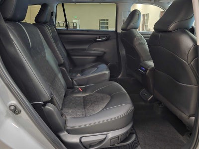 2025 Toyota Highlander Hybrid XLE Nightshade