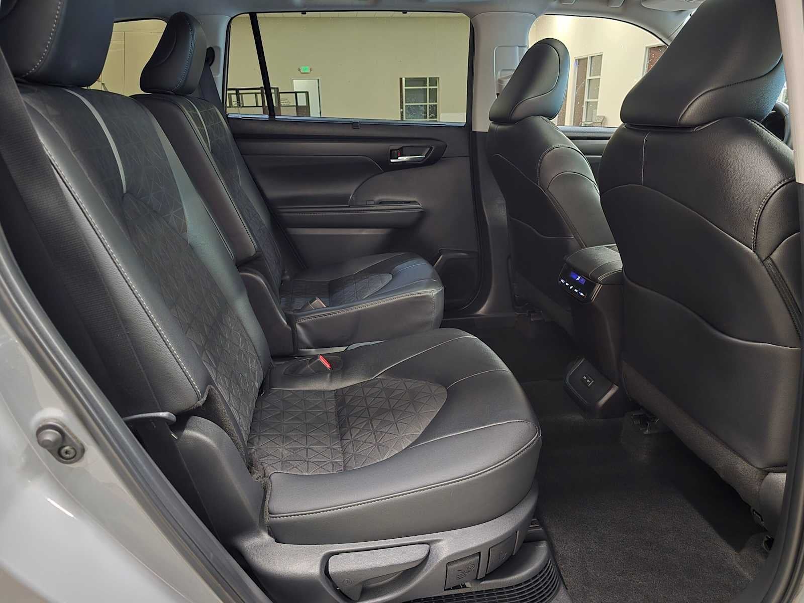 2025 Toyota Highlander Hybrid XLE Nightshade