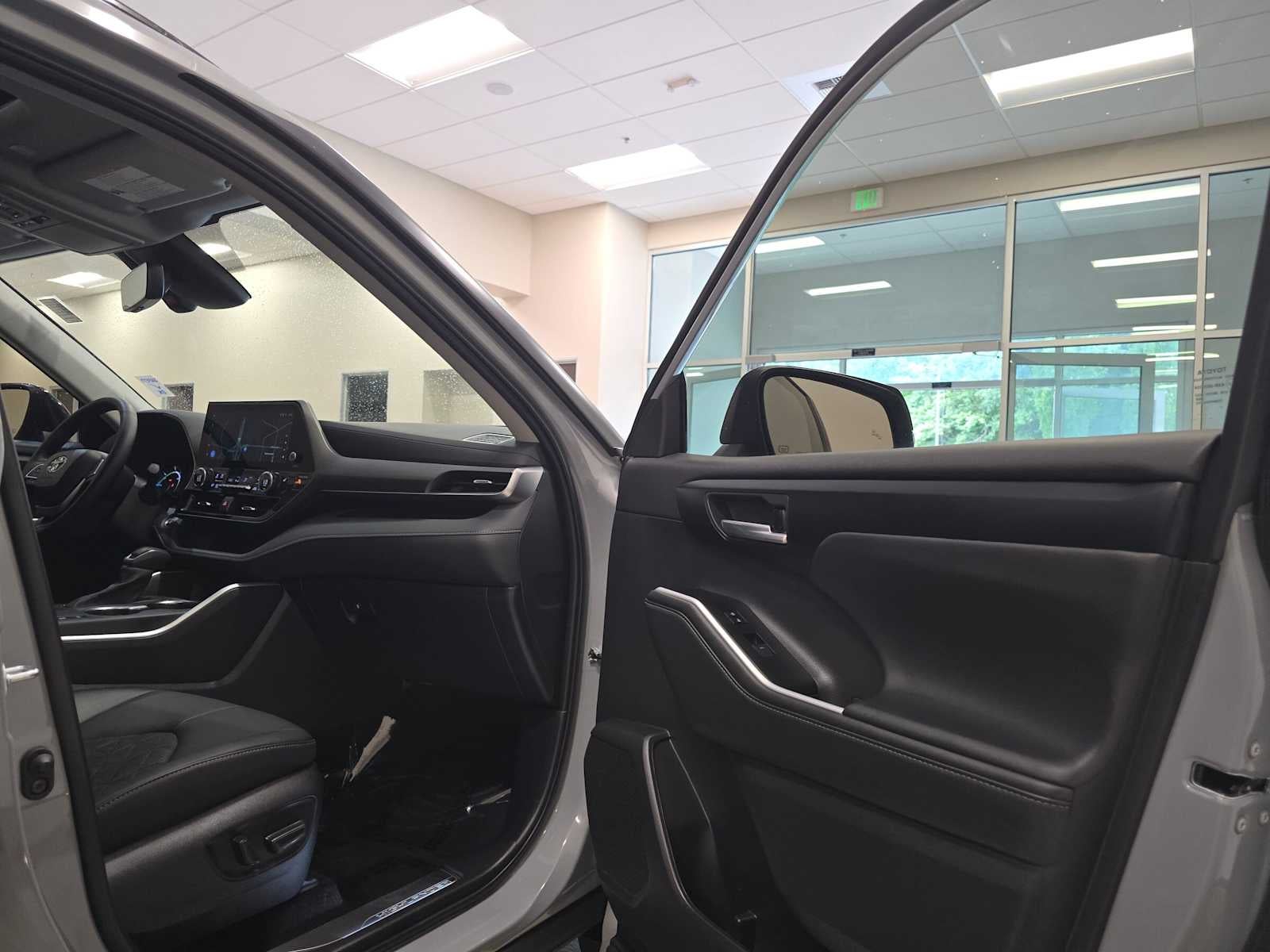 2025 Toyota Highlander Hybrid XLE Nightshade