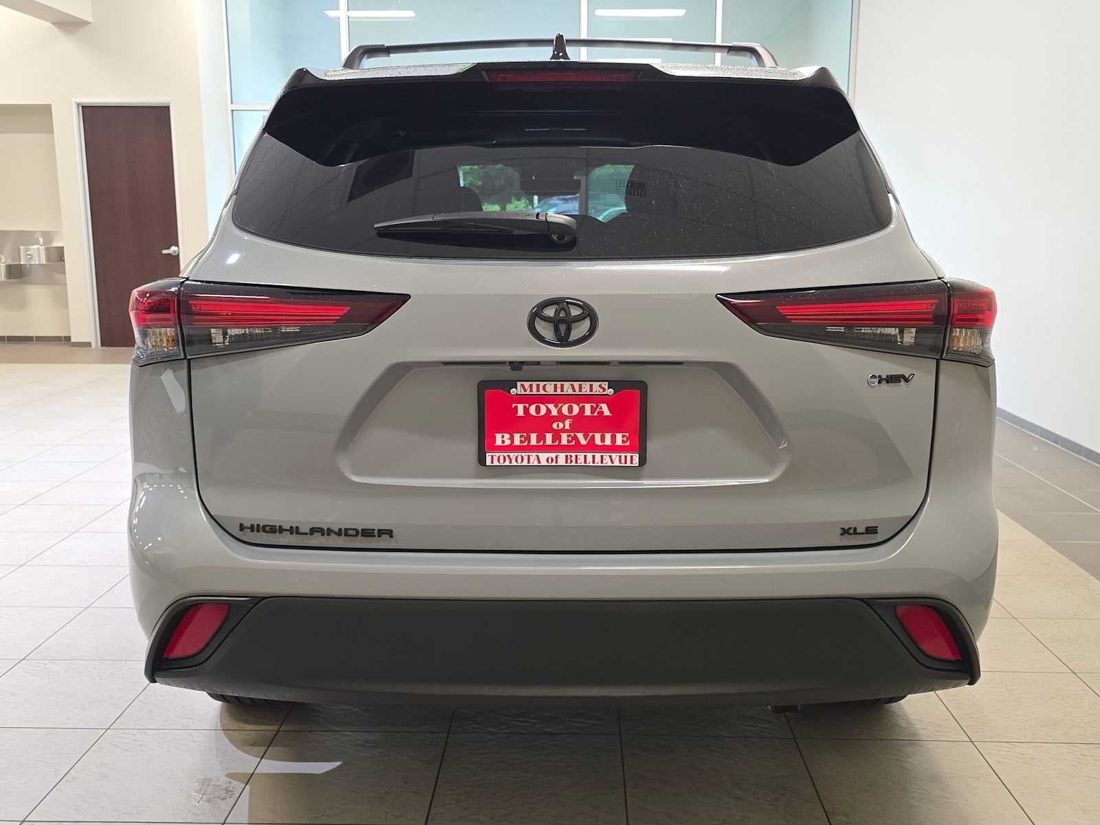 2025 Toyota Highlander Hybrid XLE Nightshade