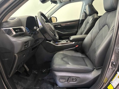 2025 Toyota Highlander Platinum