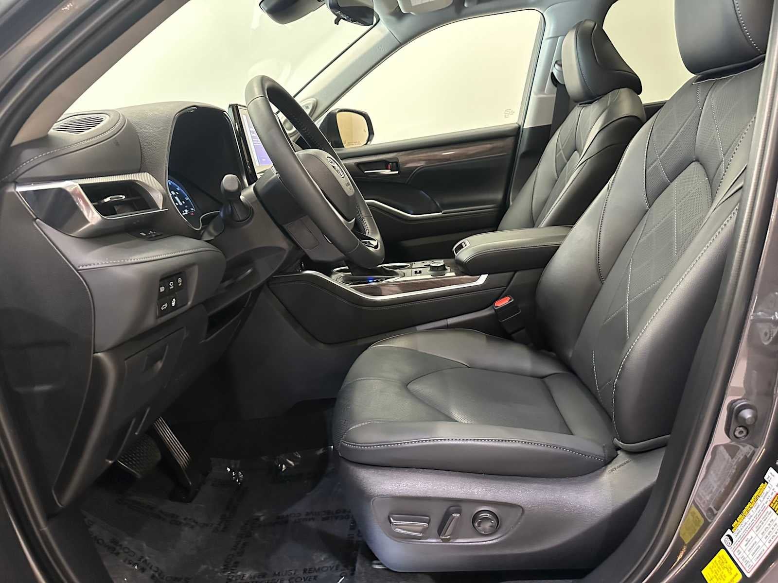 2025 Toyota Highlander Platinum