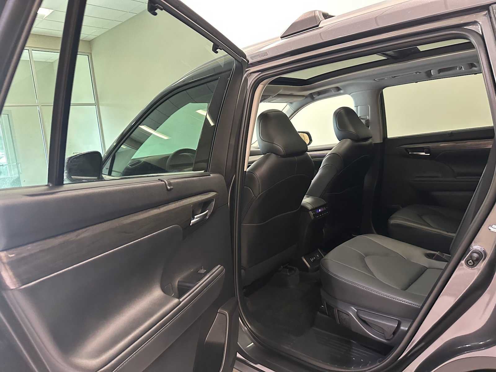 2025 Toyota Highlander Platinum