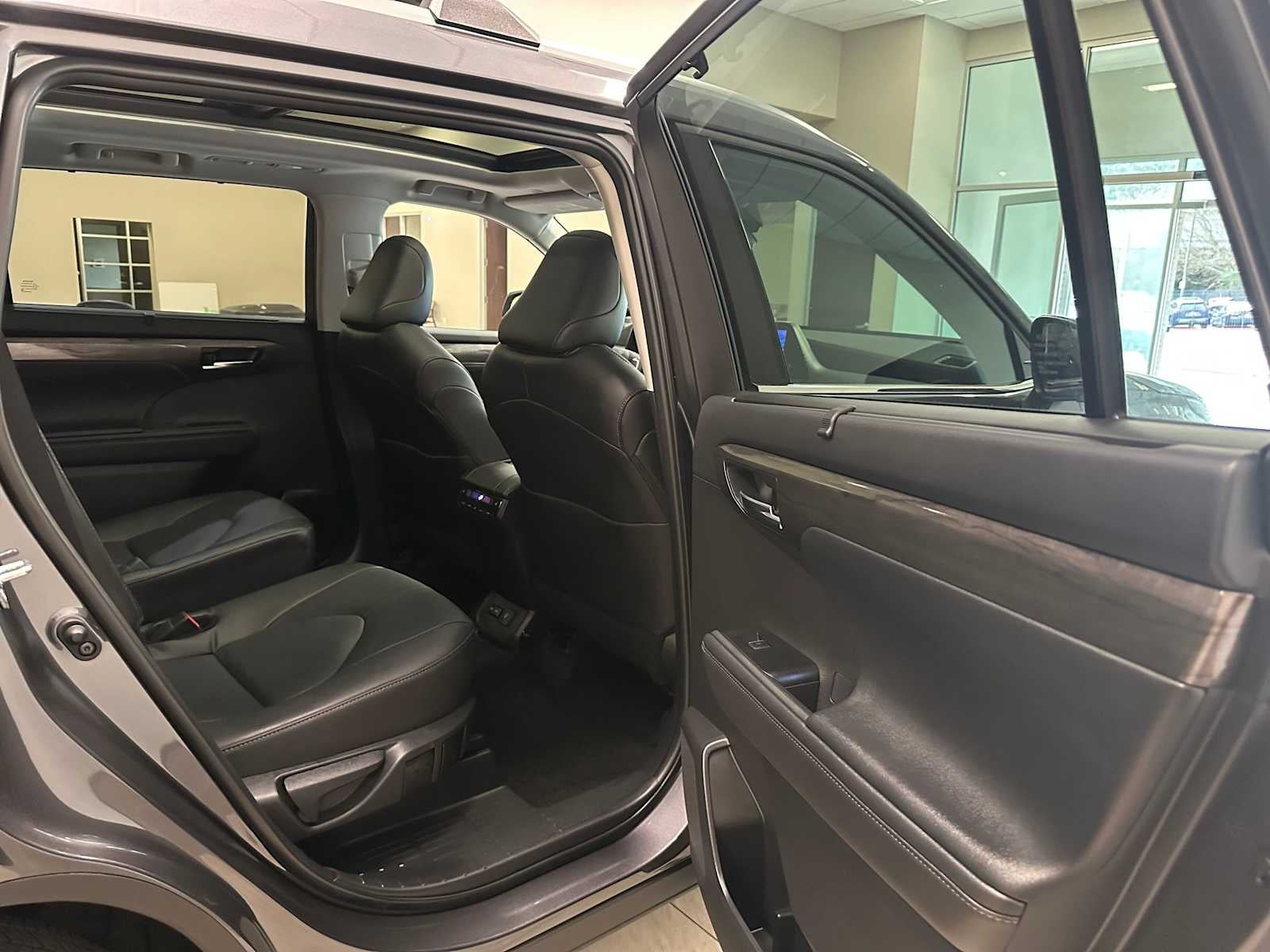 2025 Toyota Highlander Platinum