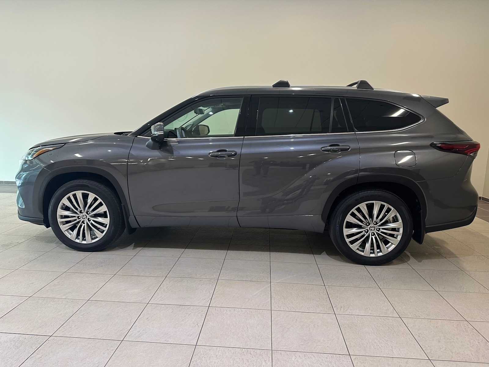 2025 Toyota Highlander Platinum
