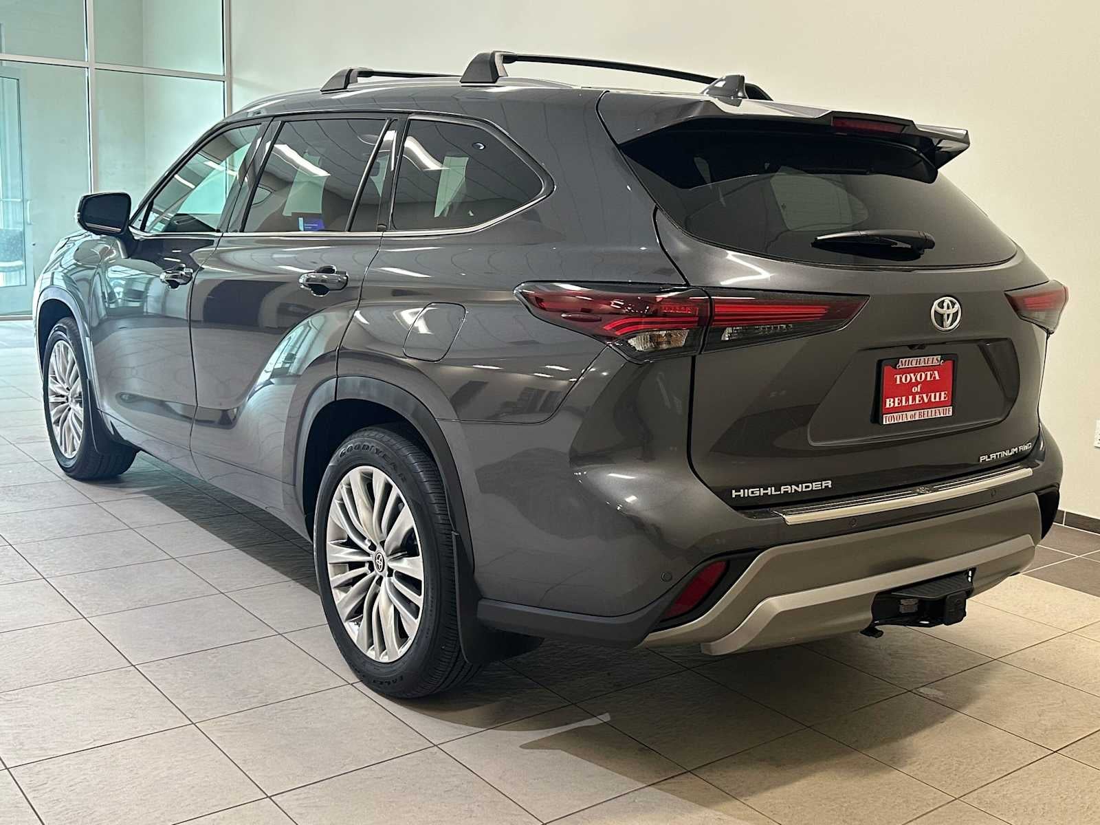 2025 Toyota Highlander Platinum