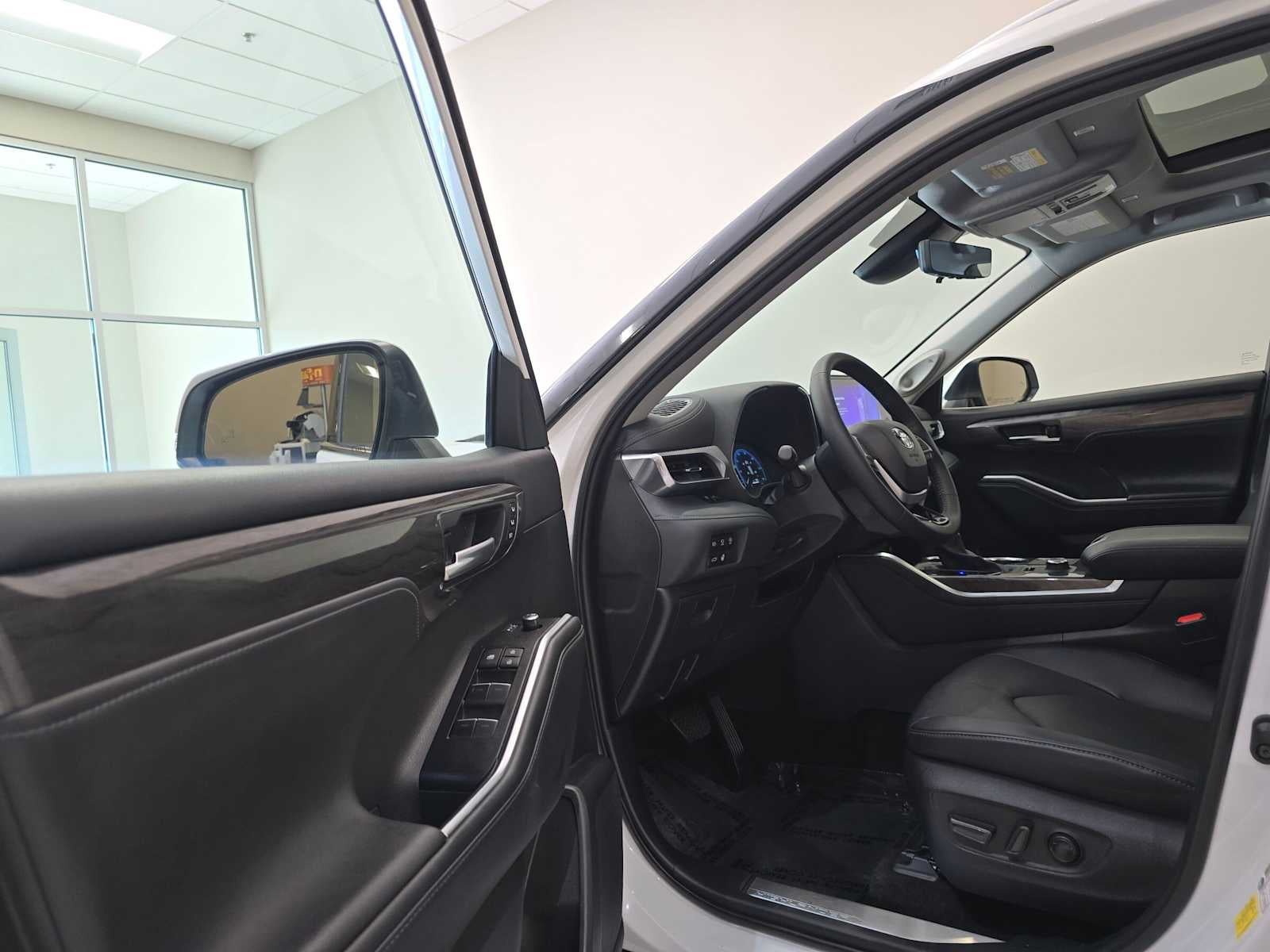 2025 Toyota Highlander Platinum