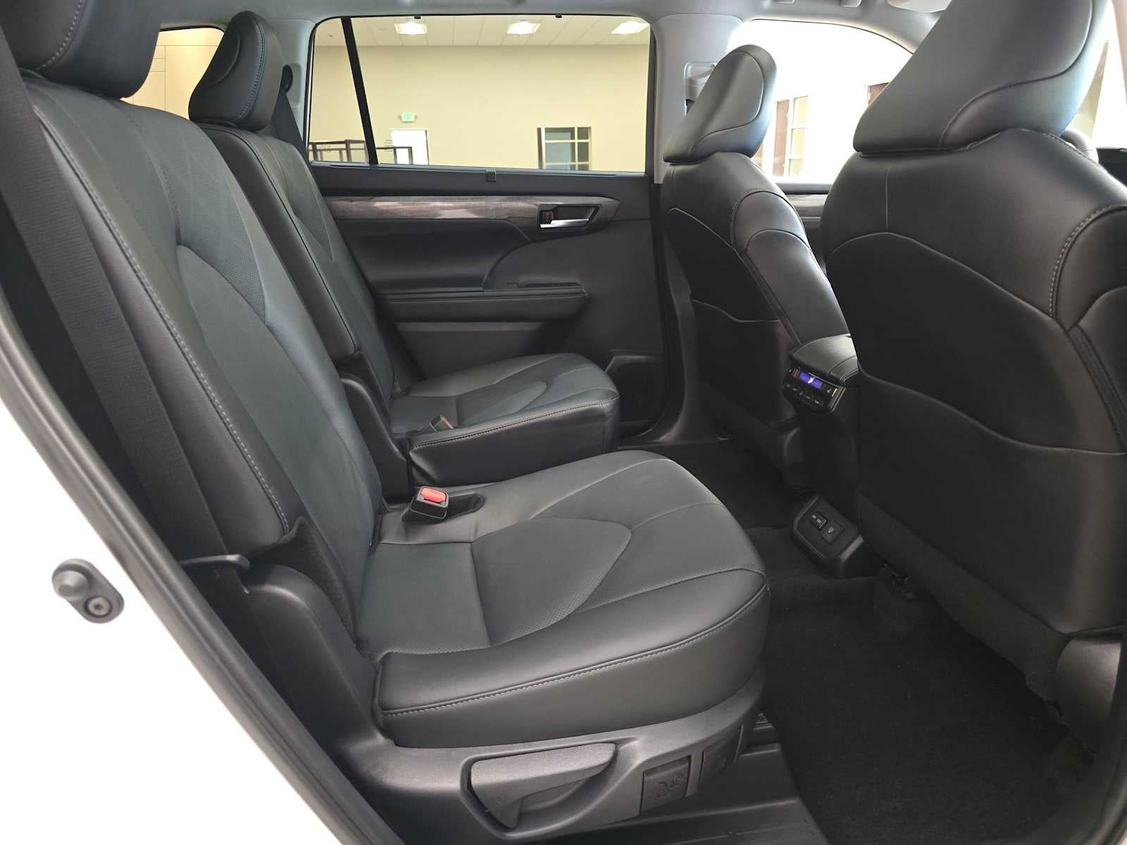 2025 Toyota Highlander Platinum