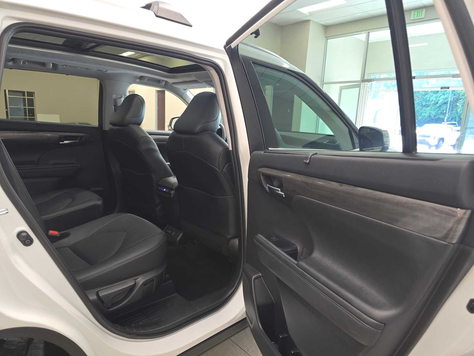 2025 Toyota Highlander Platinum