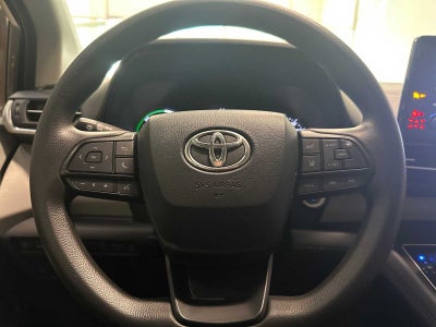 2022 Toyota Sienna LE