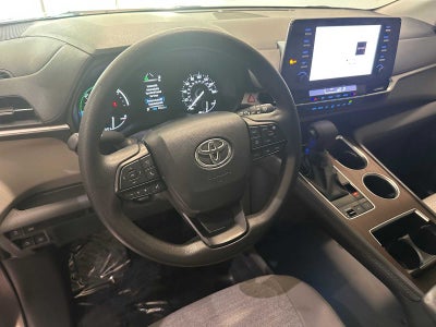 2022 Toyota Sienna LE