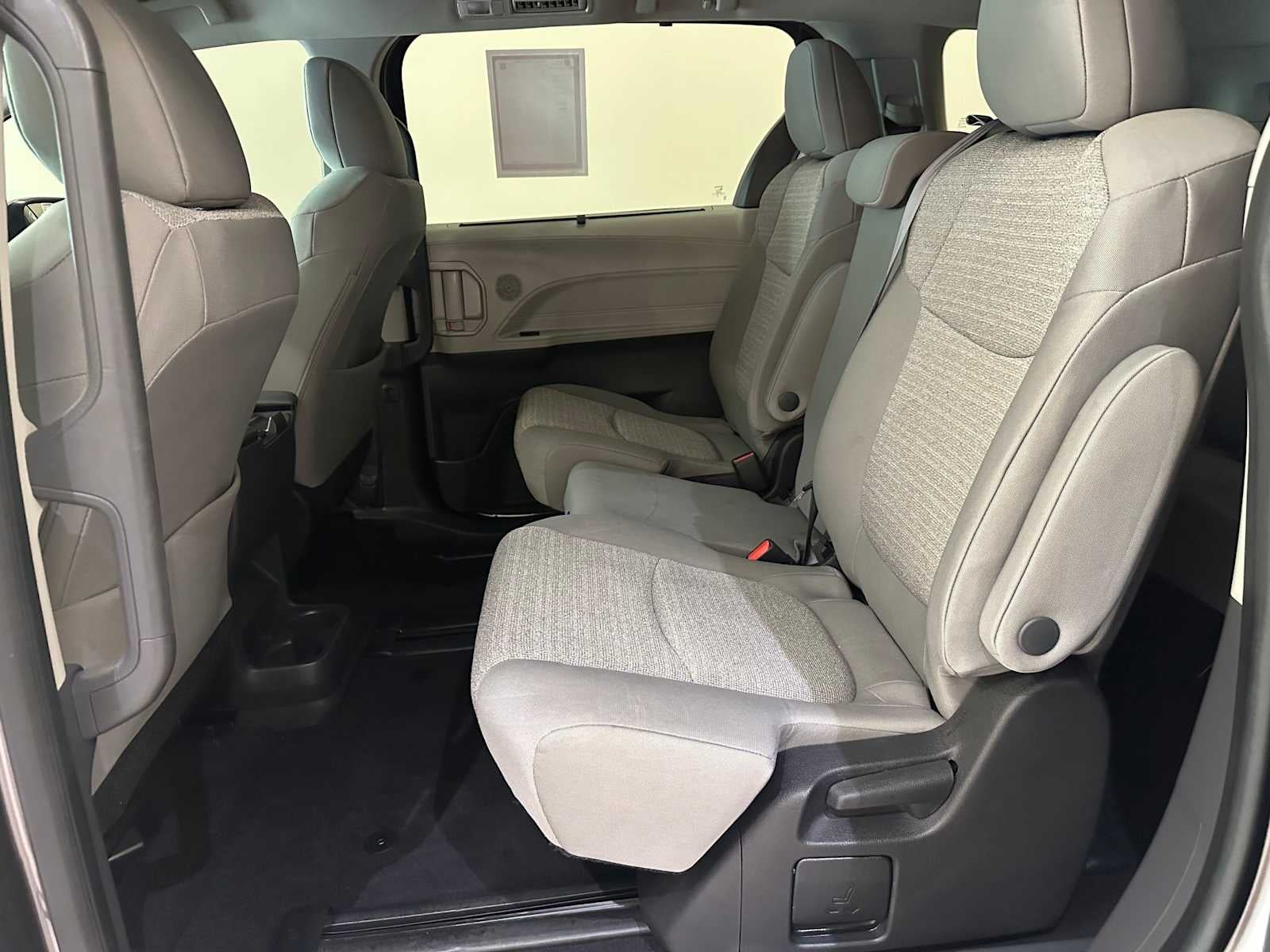 2022 Toyota Sienna LE