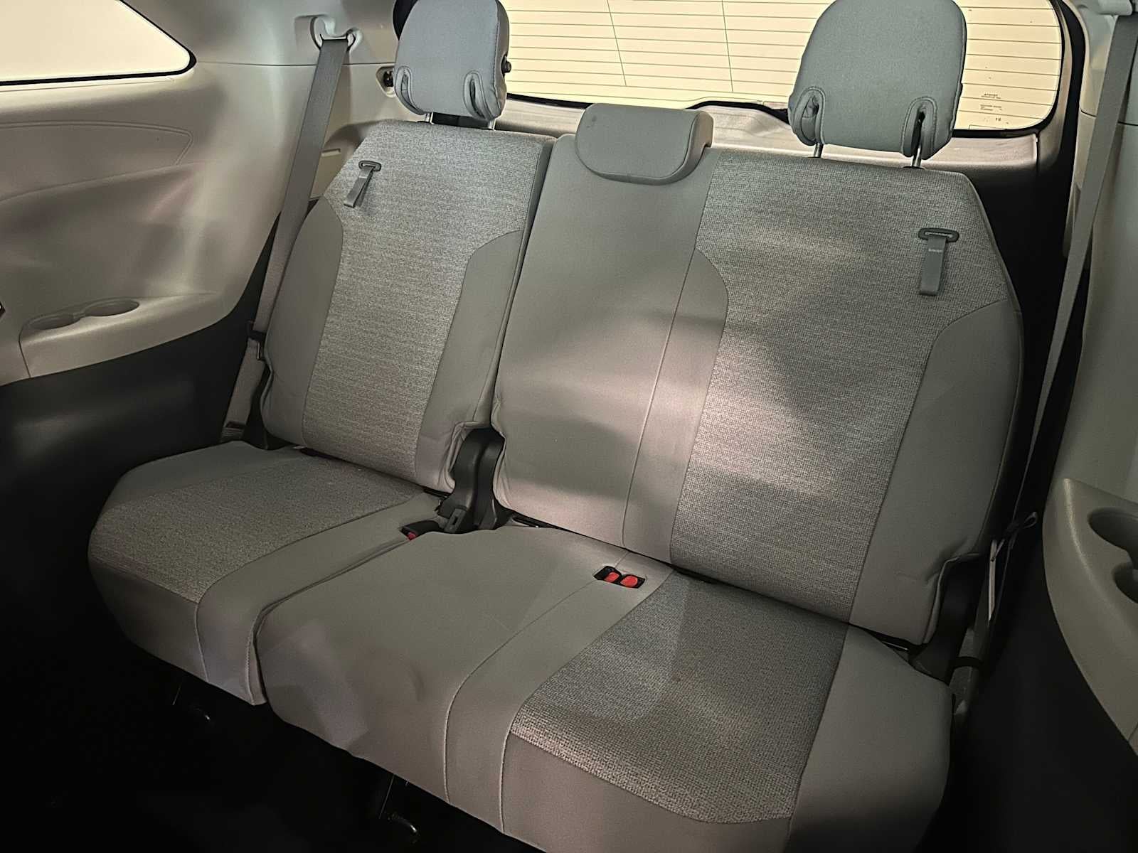 2022 Toyota Sienna LE