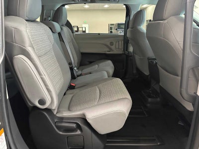 2022 Toyota Sienna LE