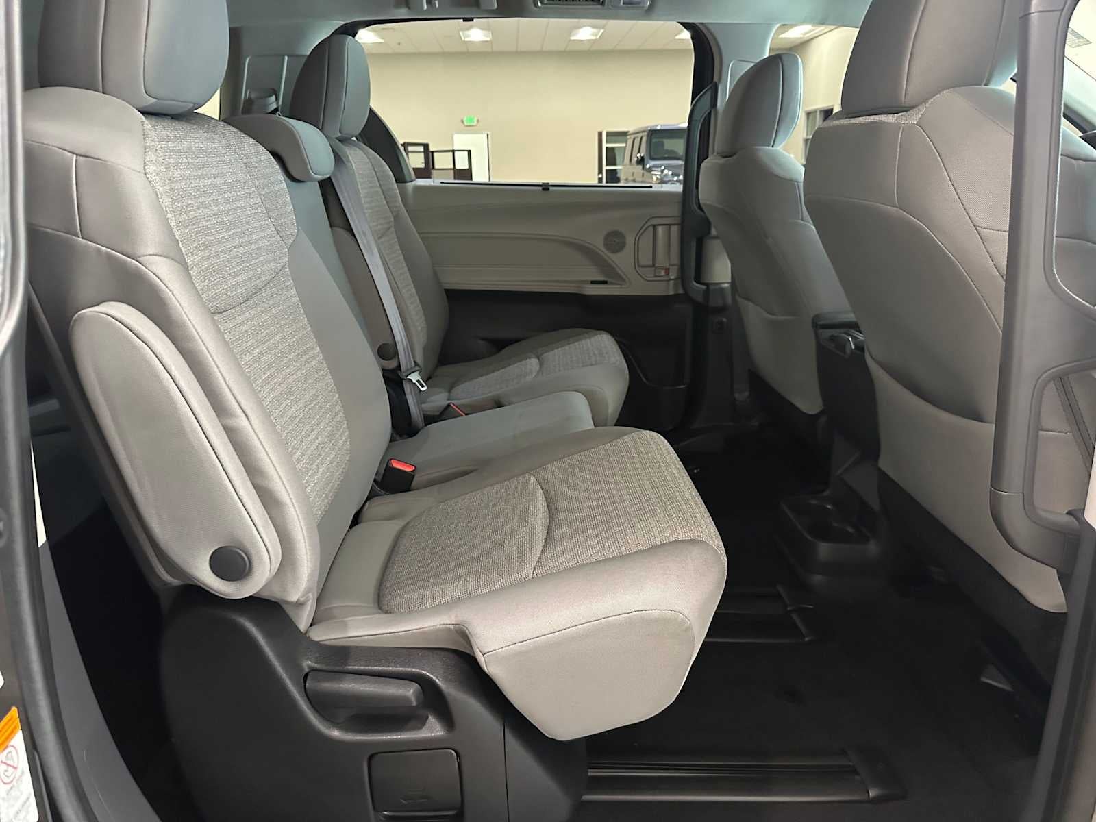 2022 Toyota Sienna LE