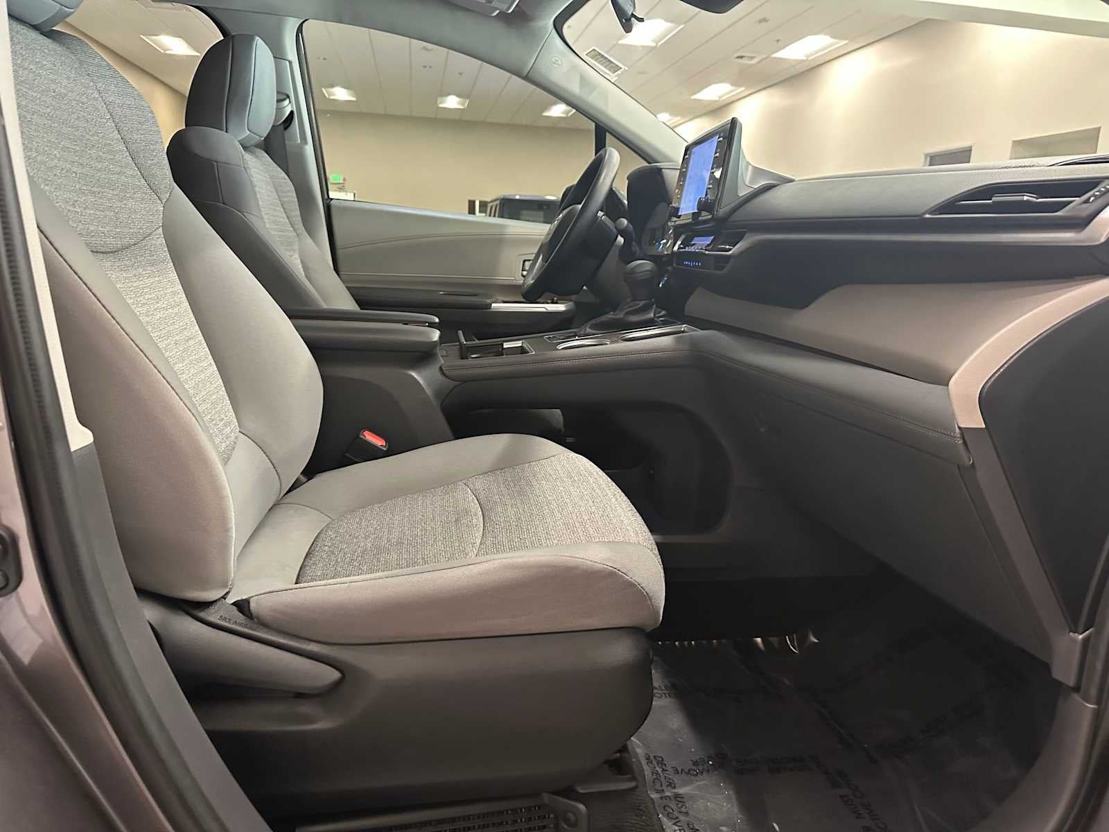 2022 Toyota Sienna LE