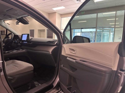 2022 Toyota Sienna LE