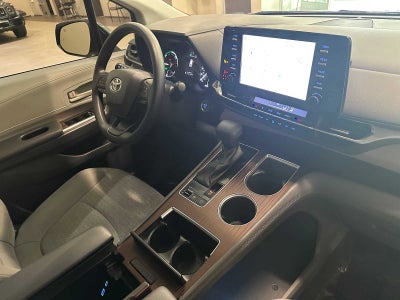 2022 Toyota Sienna LE