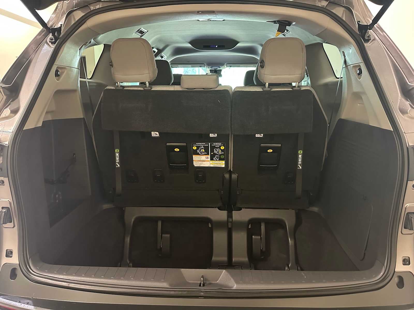 2022 Toyota Sienna LE