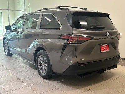 2022 Toyota Sienna LE