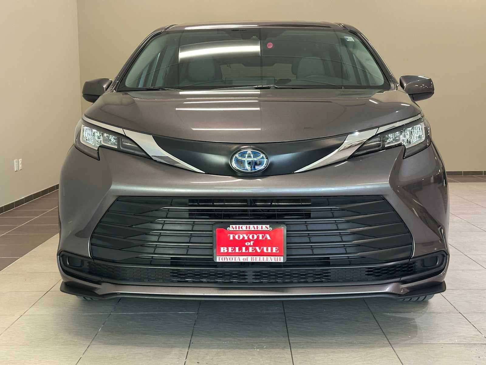 2022 Toyota Sienna LE