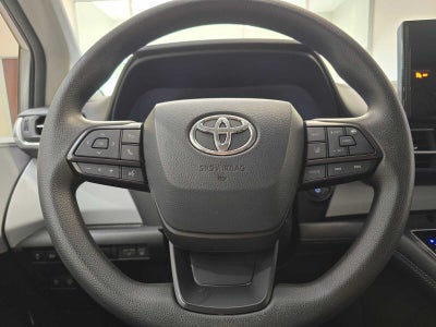 2025 Toyota Sienna LE