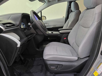 2025 Toyota Sienna LE