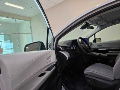 2025 Toyota Sienna LE