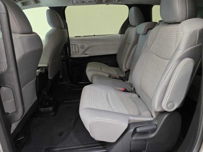 2025 Toyota Sienna LE