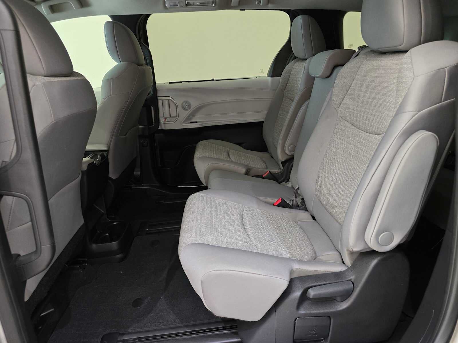 2025 Toyota Sienna LE