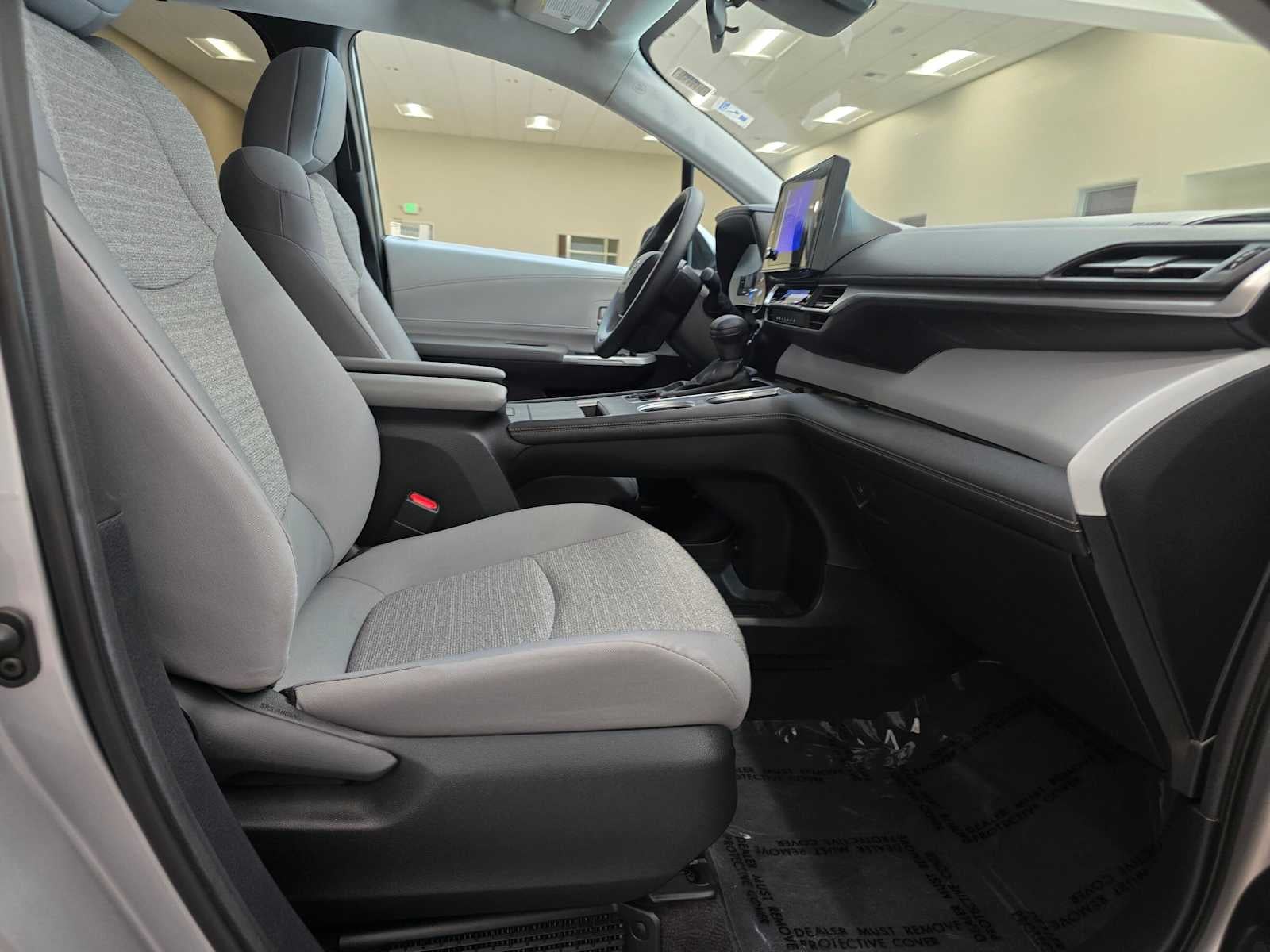 2025 Toyota Sienna LE