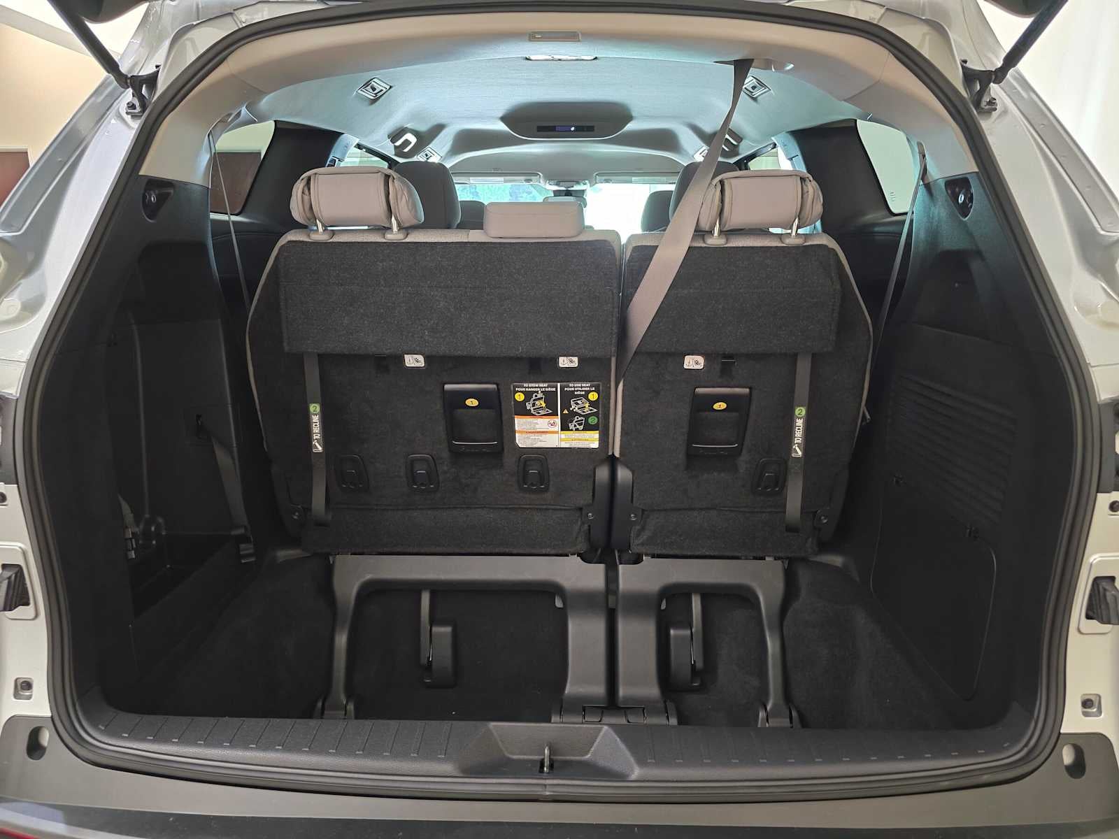 2025 Toyota Sienna LE